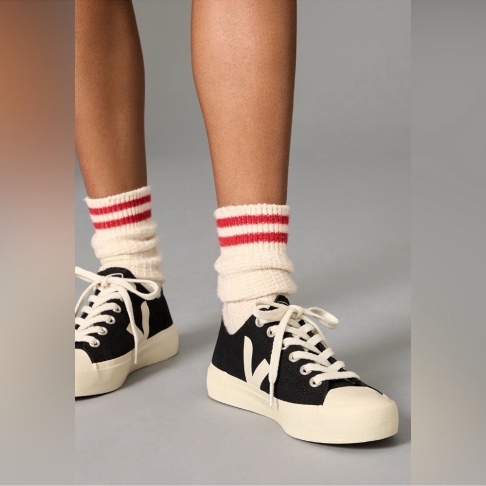 VEJA Wata li Low Sneaker in Black Pierre